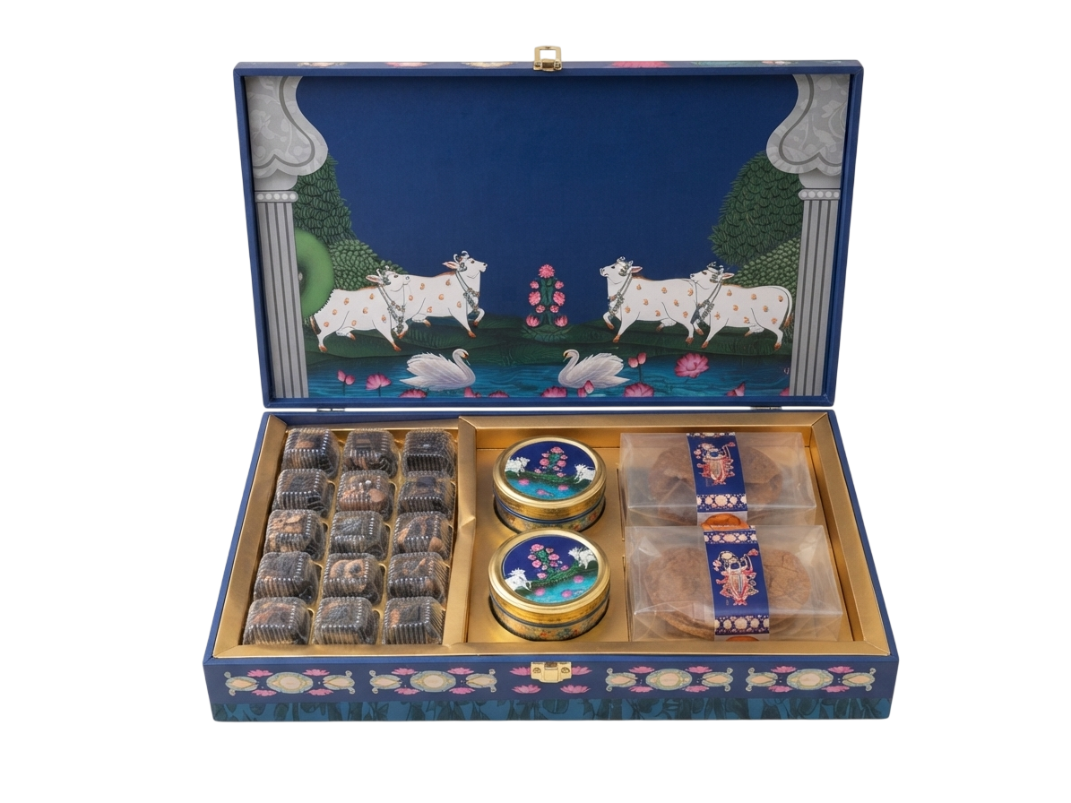 Matratva Rajbhog Premium Gift Hamper – Dates Dry Fruit Laddu, Makhana,